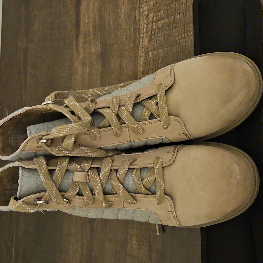 NWT Sorel Taupe waterproof boots